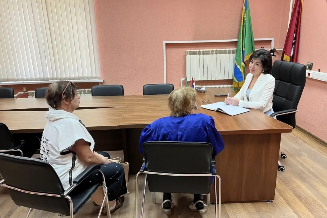 Муниципальные депутаты продолжают проводить приемы