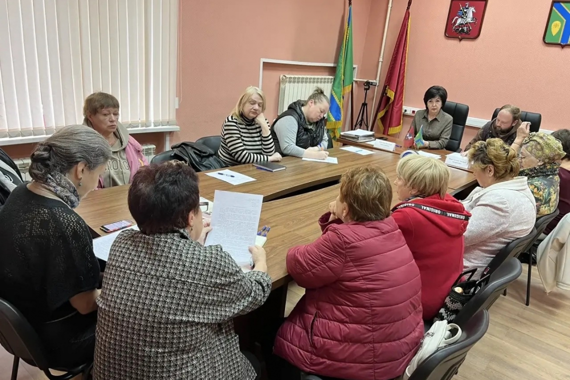 Глава муниципального округа Восточный в г. Москве Н.Н. Лебедева вместе с муниципальным депутатом А. А. Никульшиным провели рабочую встречу с жителями района
